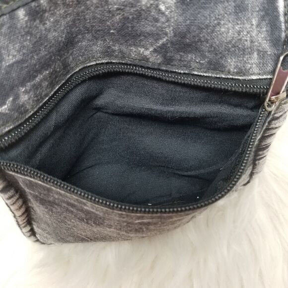 Boho Factory Distressed Crossbody Bag. - Picture 9 of 10